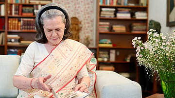 Sonia Gandhi Joins Instagram as India’s Politicians Scramble to Decode the Platform