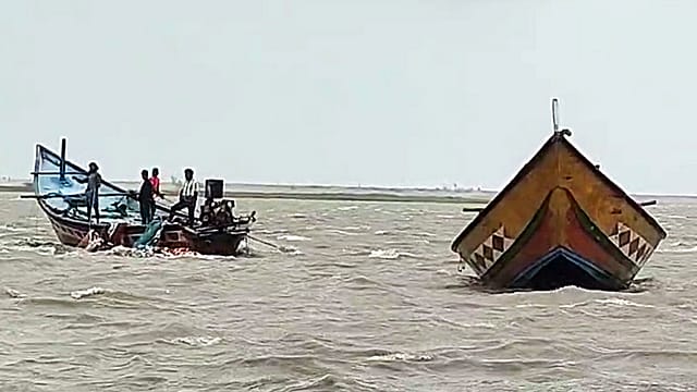 Cyclone Arnab Intensifies, Heads for Andhra Coast; 16 Districts on Alert