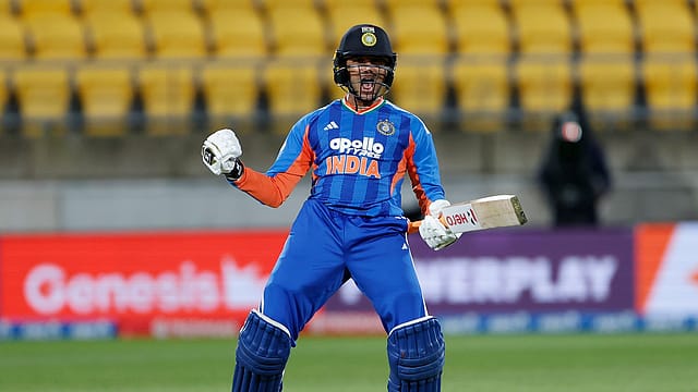 Abhishek Sharma and Vaibhav Sooryavanshi added 118 runs during the powerplay, setting the tone for one of India’s most explosive T20I chases on Tuesday Abhishek Sharma and Vaibhav Sooryavanshi added 118 runs during the powerplay, setting the tone for one of India’s most explosive T20I chases on Tuesday