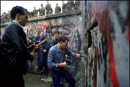 1989: Between History and Memory