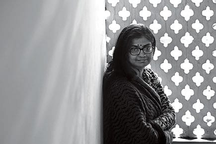 THE ROYAL COMMONER THE ROYAL COMMONER