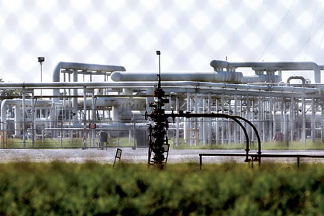 Snapping a Crude Link