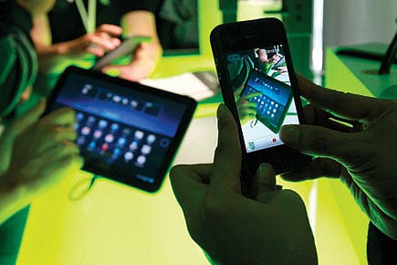 Roti, Kapda Aur Porn