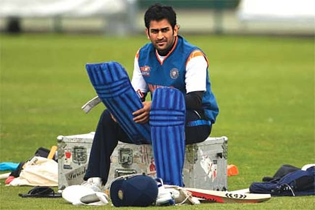 Dhoni: Darling to Effigy