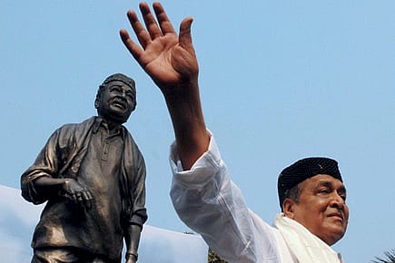 Balladeer of the Masses