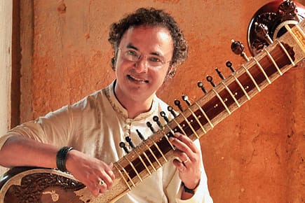 His Master’s Strings