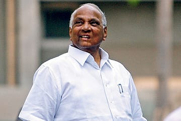 Anna versus Sharad Pawar