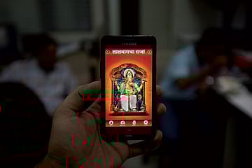 Handheld Ganapati Darshan