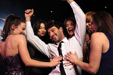 Do Sexually Extravagant Males Age Faster?