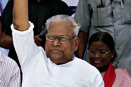 Miffed VS Achuthanandan leaves party meet in a huff