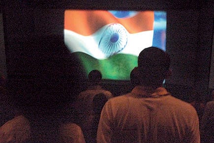 Mumbai Movie Hall Mob