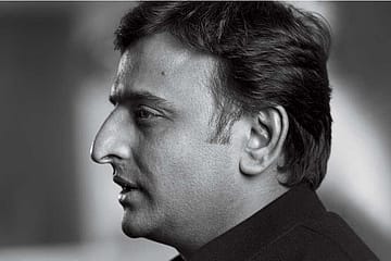 A Defiant Akhilesh Gives the Cold Shoulder to Mulayam’s Truce Attempt