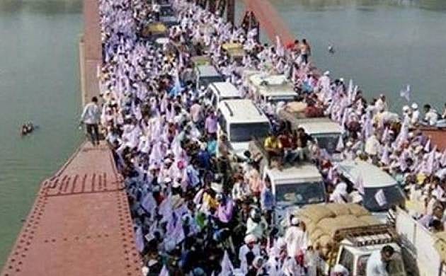 Varanasi Stampede: 24 Deaths in 20 Minutes Varanasi Stampede: 24 Deaths in 20 Minutes