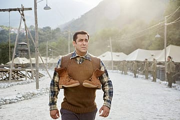 The Boredom of Crowds