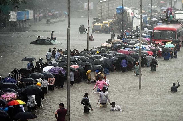 Anatomy of a Wet Crumbling Anatomy of a Wet Crumbling