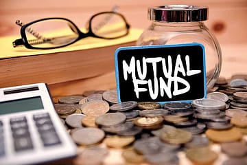 Mutual Fund Inflows Hit 12-Month Low as Market Volatility and Global Risks Weigh on Investors