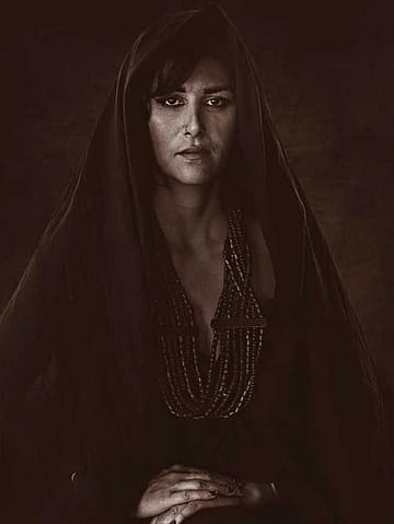 The Paradoxical Artist