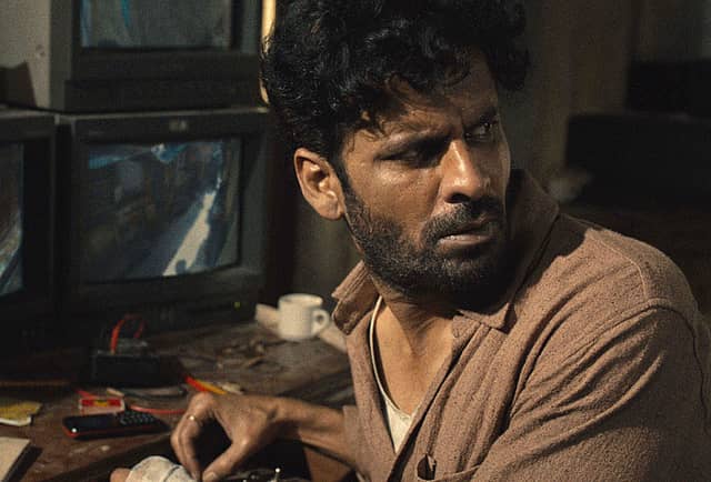 In the Shadows: Gali Guleiyan Movie Review