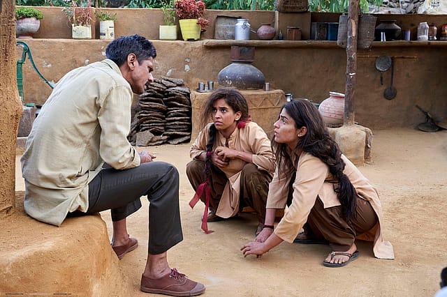 Pataakha Movie Review