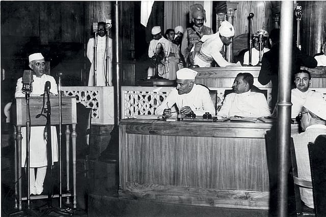 Between Independence and Freedom Between Independence and Freedom