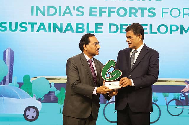 REC Limited felicitated with Green Ribbon Champions Award for its Commitment to Environmental Sustainability
