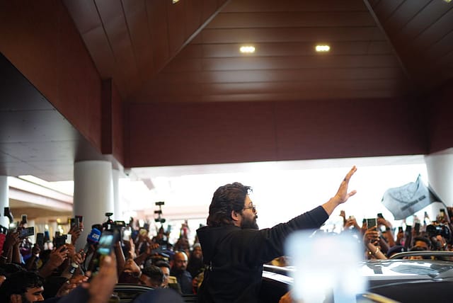 Love-Hate Relationship Between Paparazzi And Film Stars Continues…