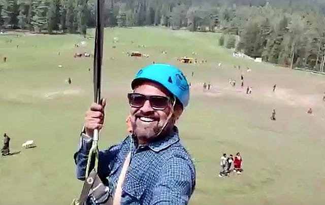 Caught Mid-Air: The Horror Beneath a Tourist’s Zipline Ride